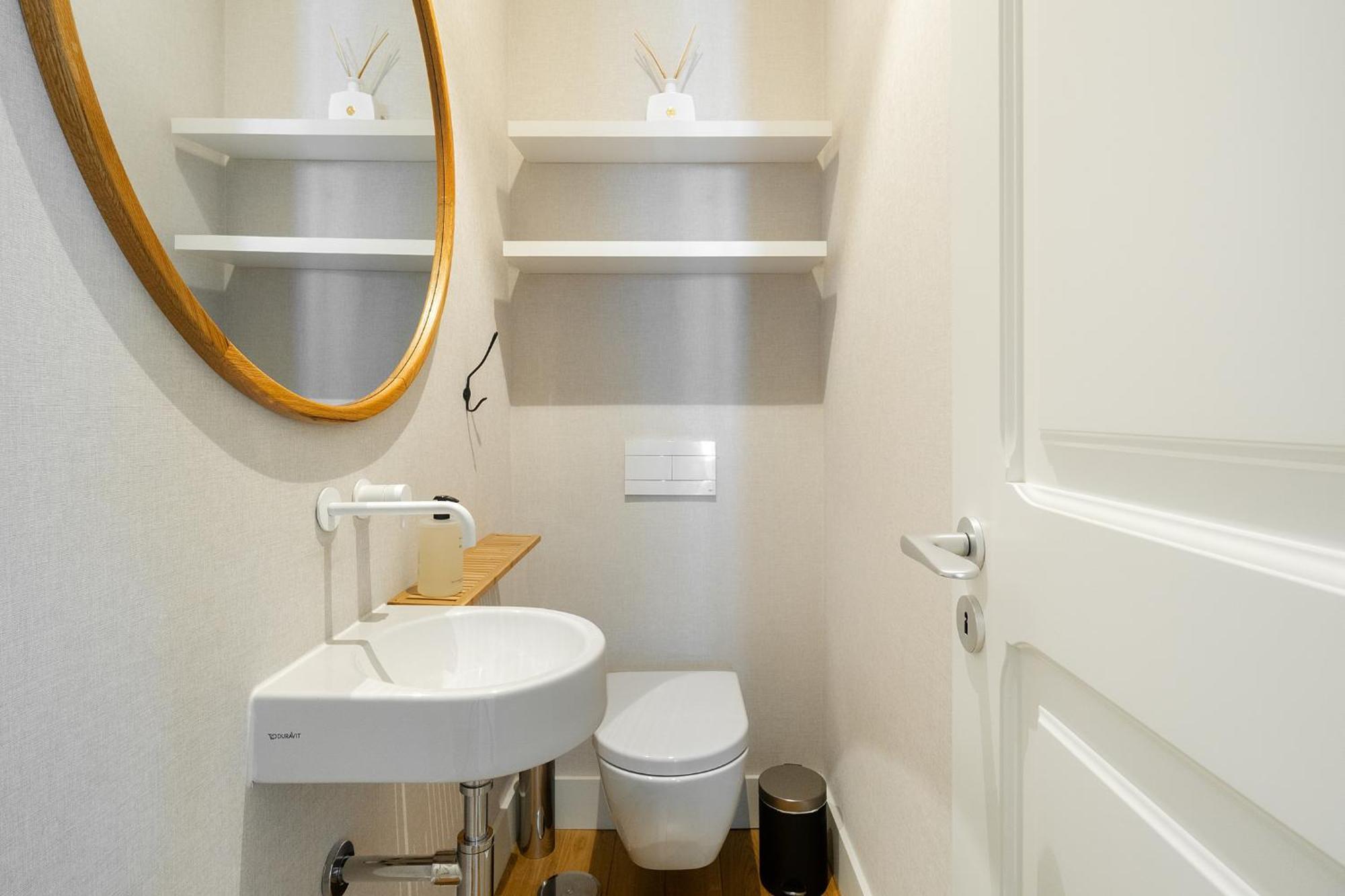 Whome Timeless Design Meets Convenience Apartment Lisbon