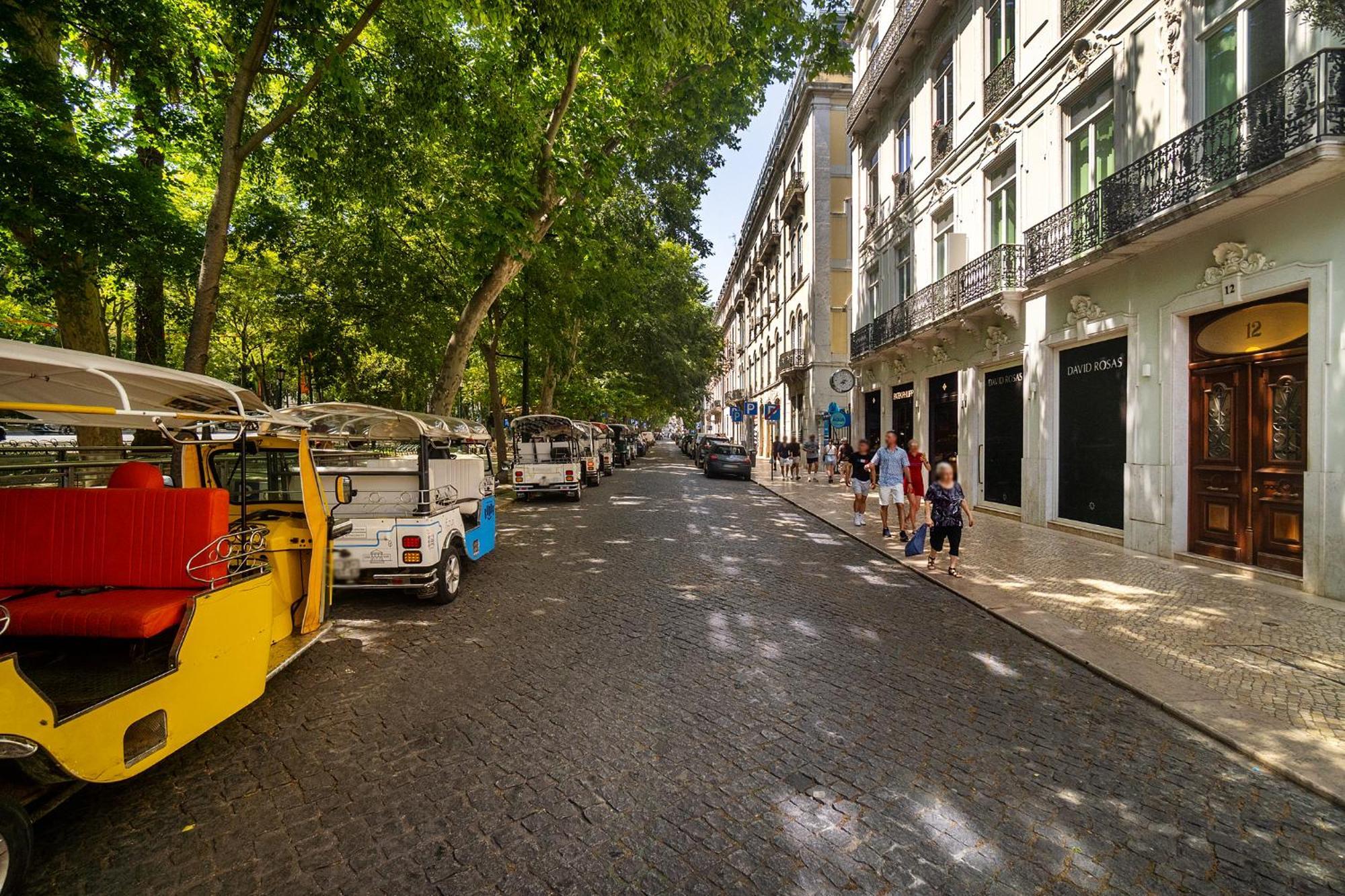 Apartment Whome Timeless Design Meets Convenience Lisbon