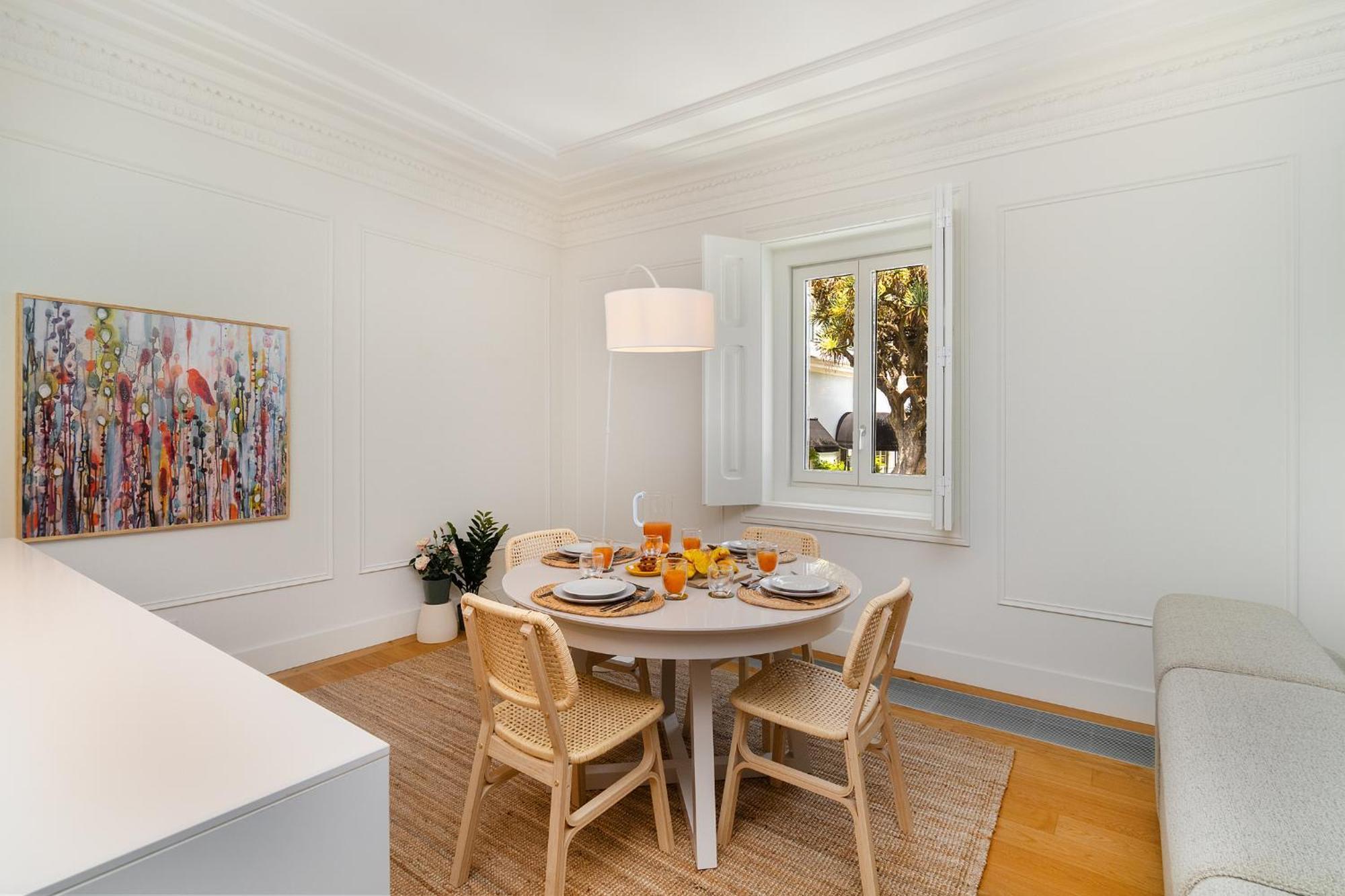 Whome Timeless Design Meets Convenience Apartment *